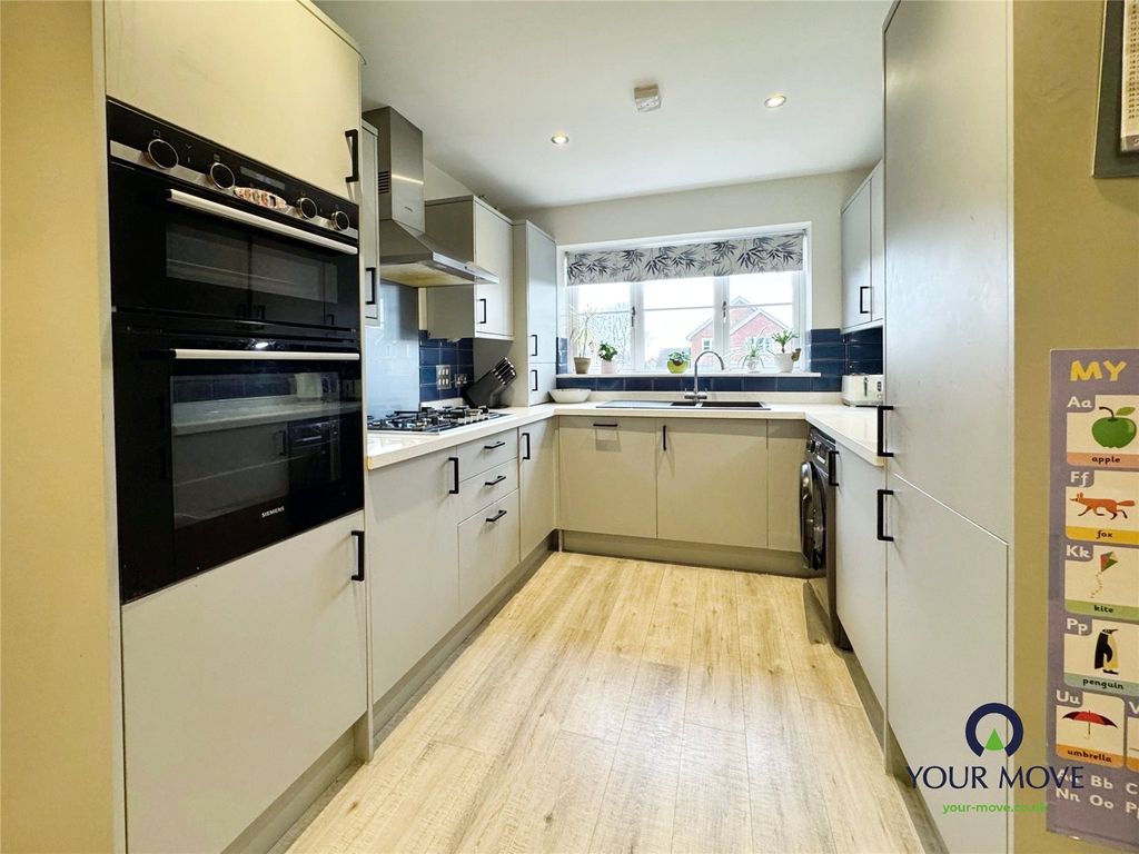 Property photo 2 of 11 Kitchen