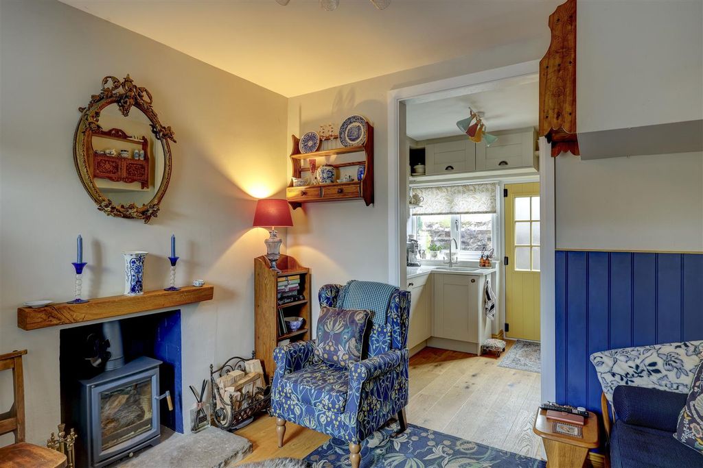 Property photo 2 of 17 Lounge