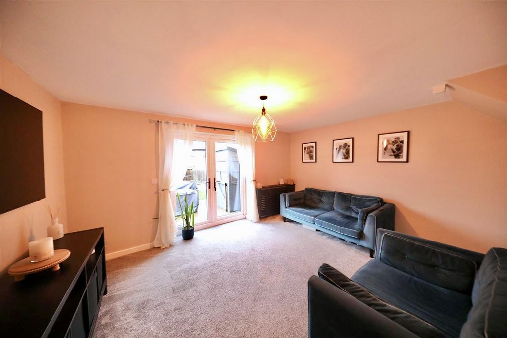 Property photo 2 of 16 Living Room