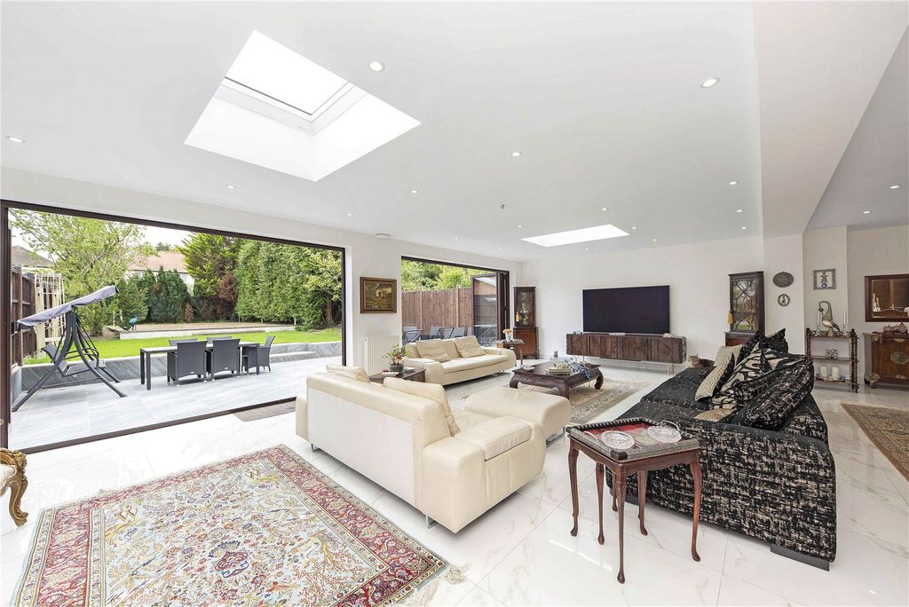 Property photo 2 of 14 Triple Reception Rm