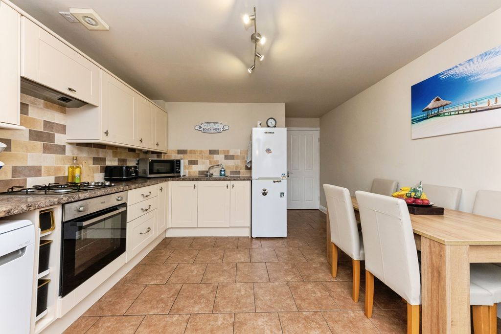 Property photo 3 of 12 Dining Area/Kitchen