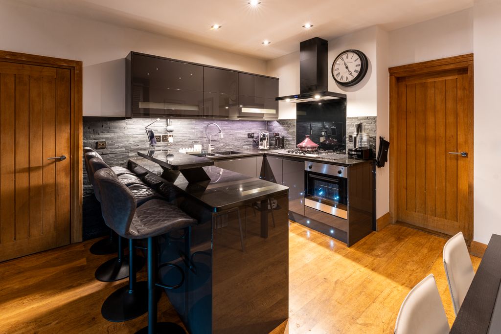 Property photo 2 of 30