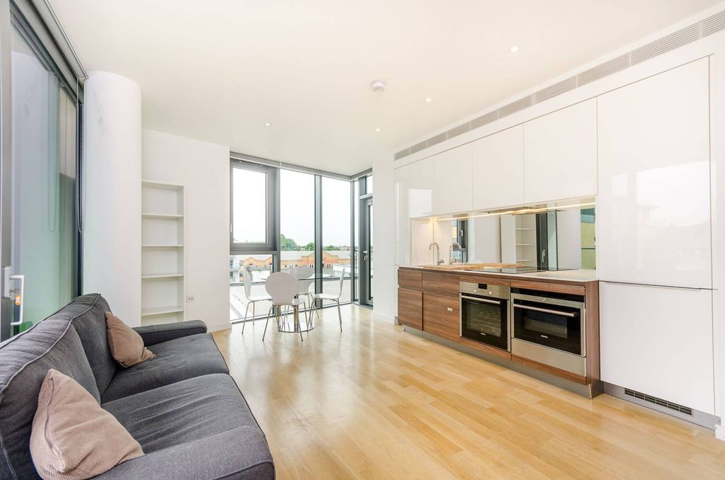 Property photo 2 of 9