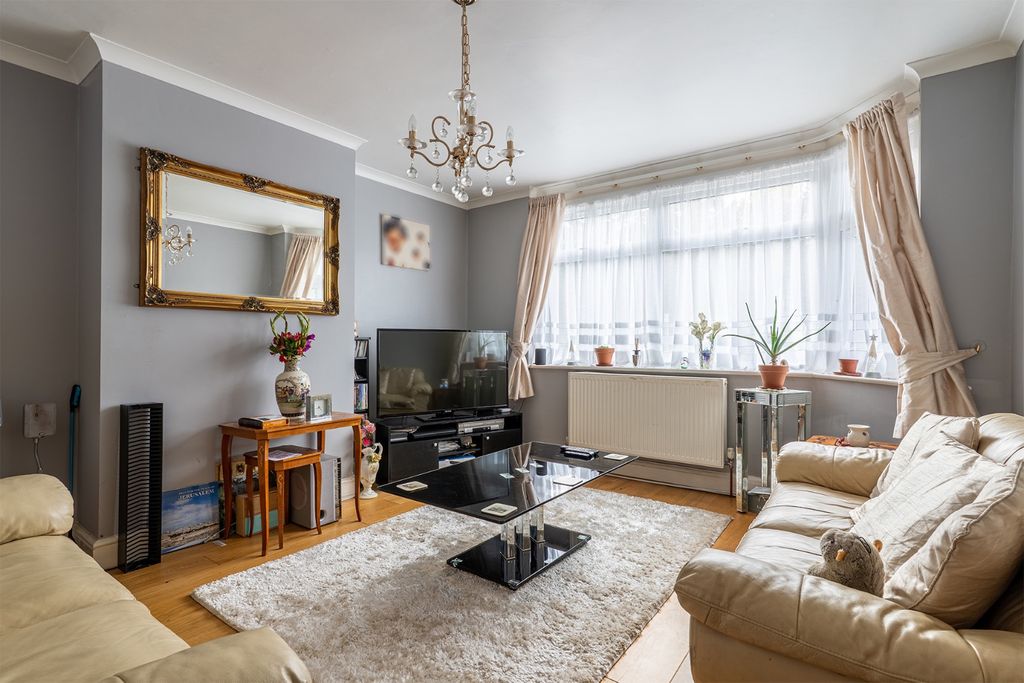 Property photo 2 of 20 5520423
