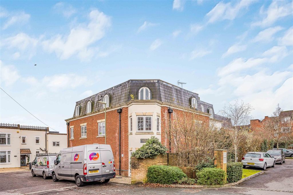 Property photo 1 of 17 Flat 5, Elizabeth House, Besconsfield Road, Waterl