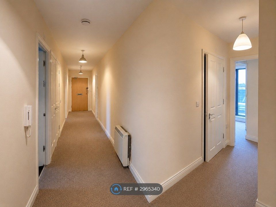 Property photo 2 of 11 Corridor