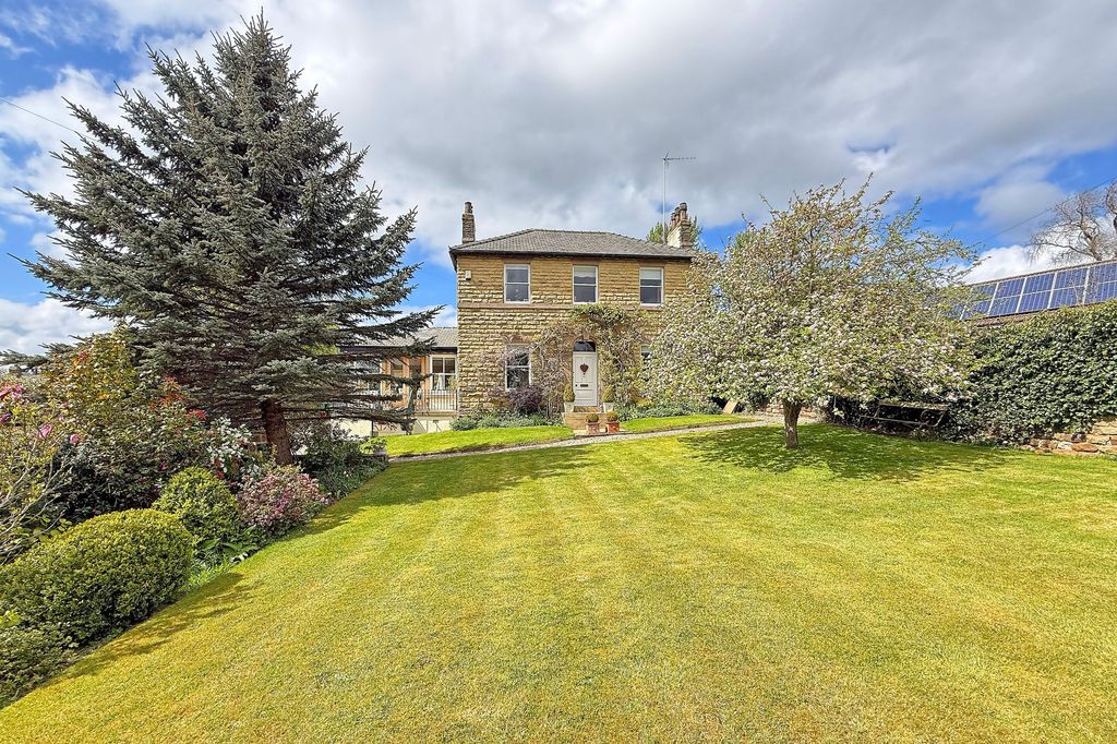 Property photo 1 of 28