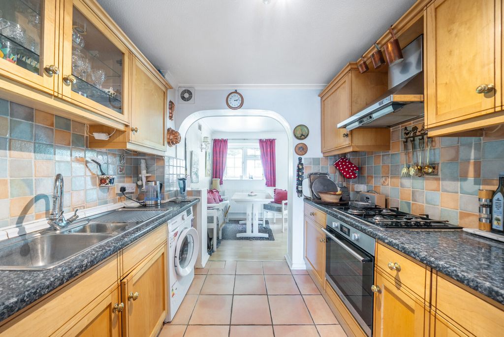 Property photo 3 of 20 1328761-10-688792...