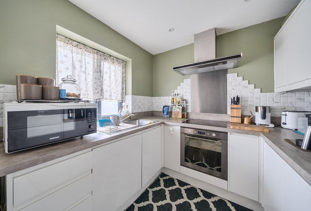 Property photo 3 of 16 1419413-11-69A02B...