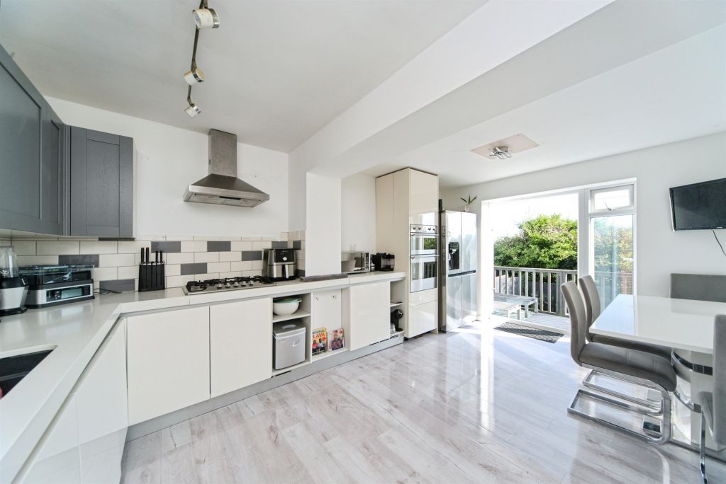 Property photo 3 of 34