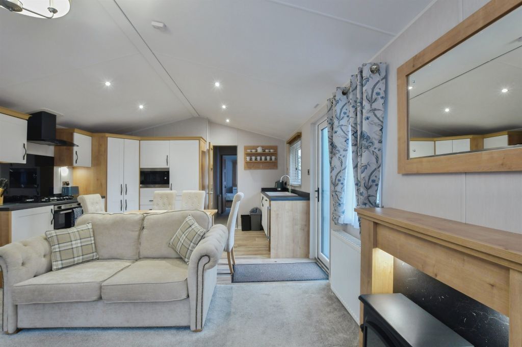 Property photo 3 of 27