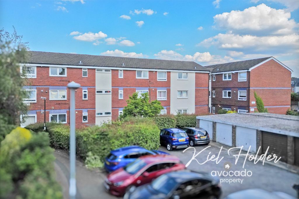 Property photo 3 of 13 4195853