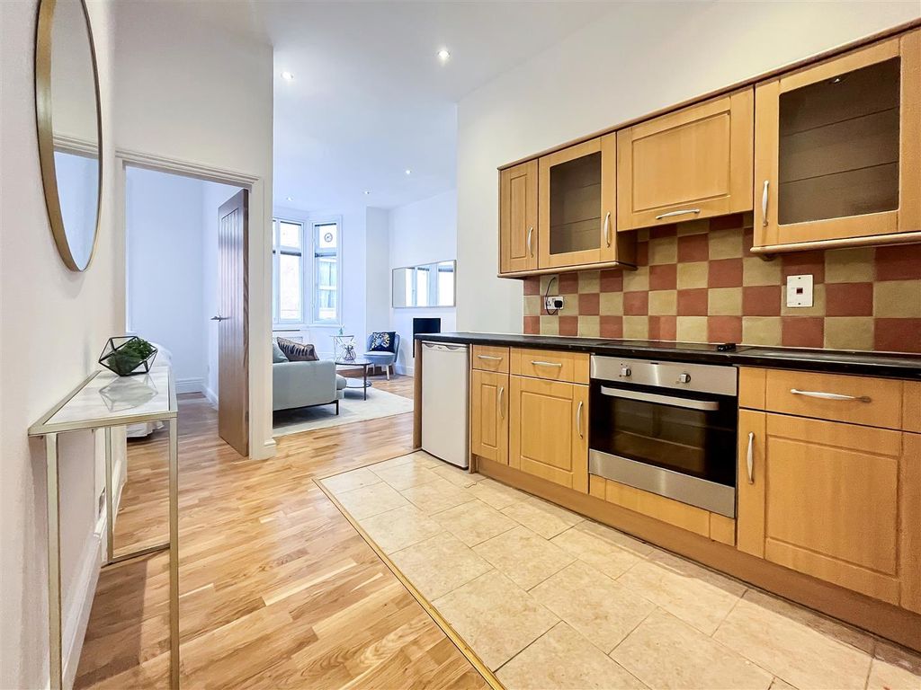 Property photo 2 of 7 Kitchen Lounge (1 Of 1).Jpg