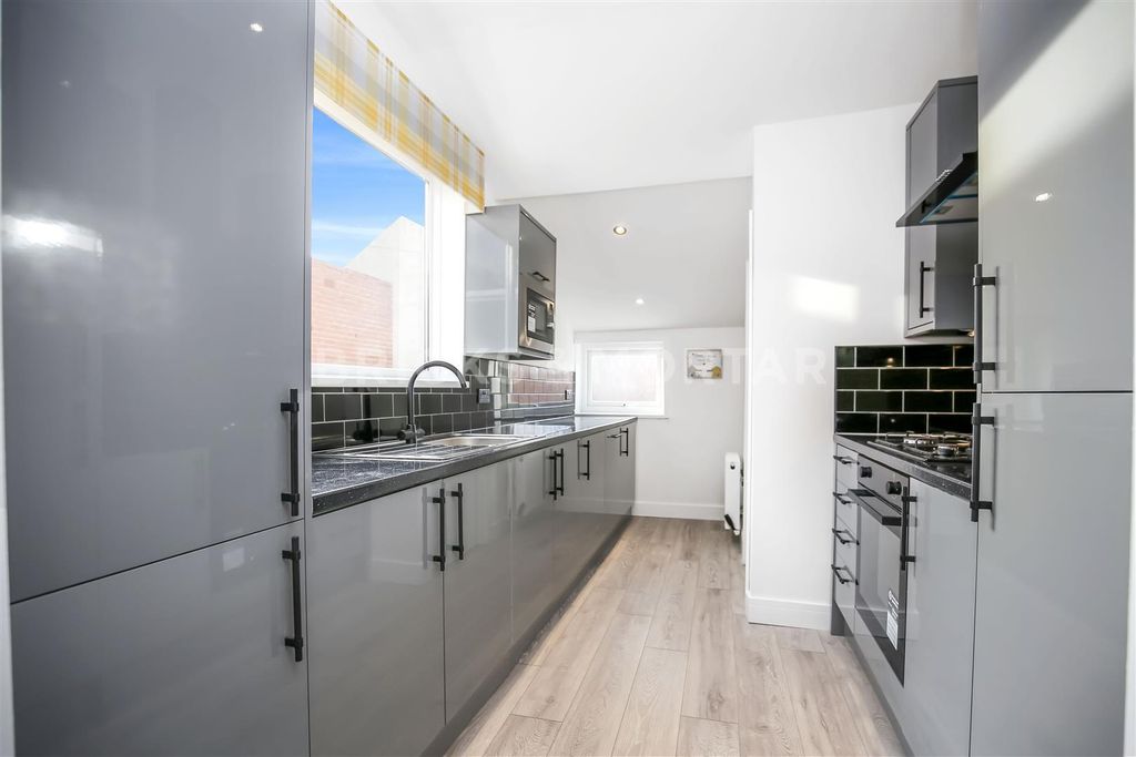 Property photo 2 of 13 Nqx-Oviph0Uelt654Acp2G.Jpg