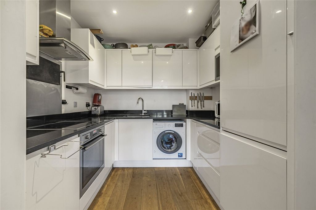 Property photo 3 of 11 Kitchen