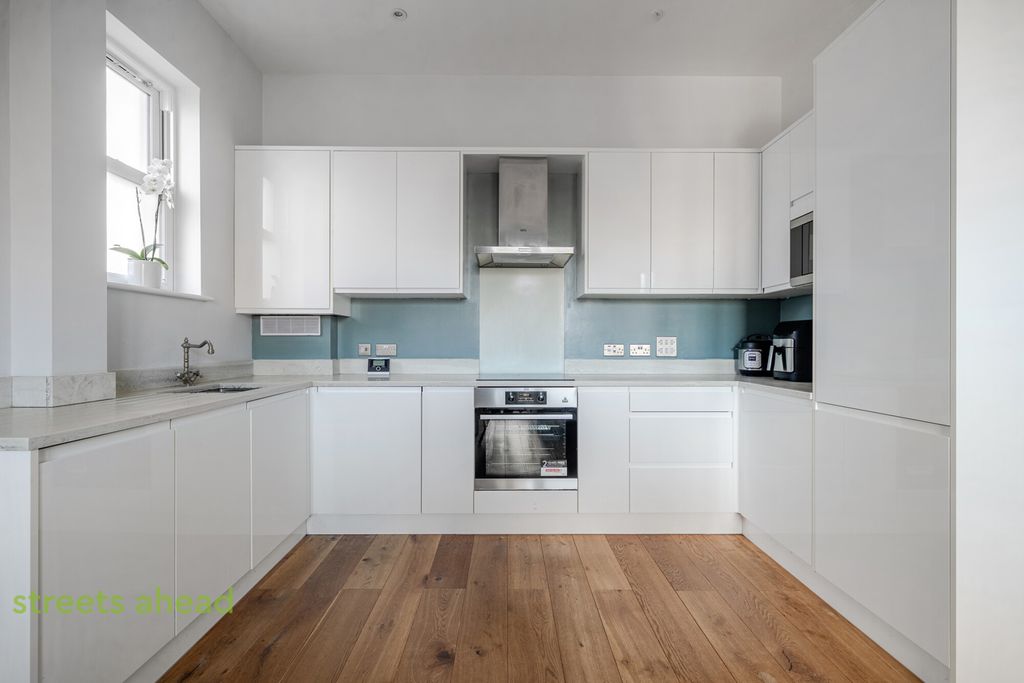 Property photo 2 of 17 2E698B77-F1d2-492...