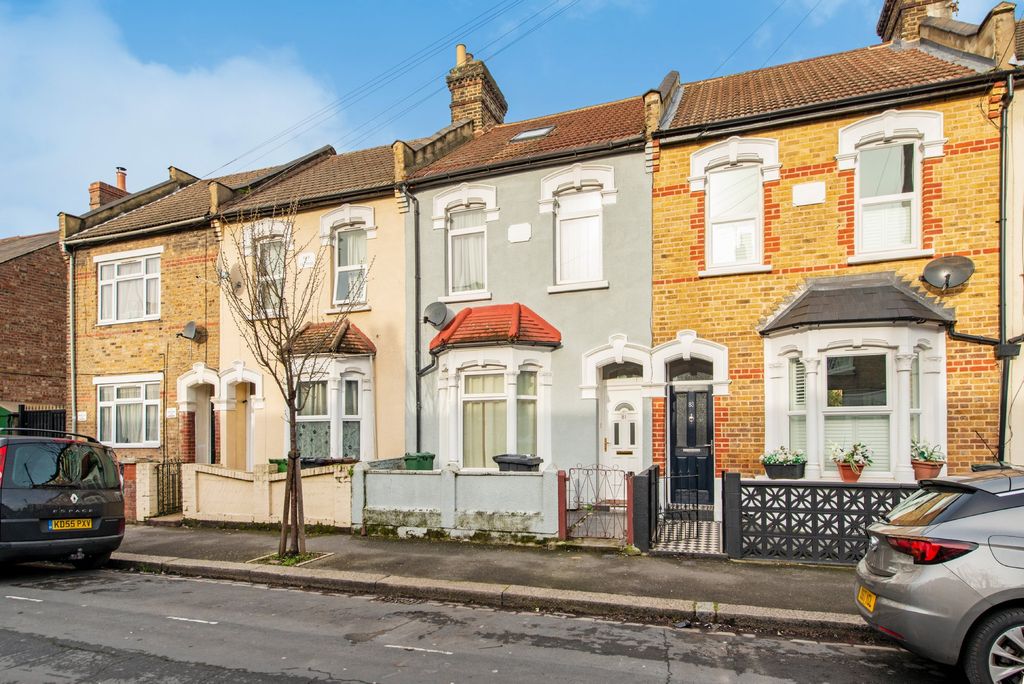 Property photo 1 of 8 Photo 01