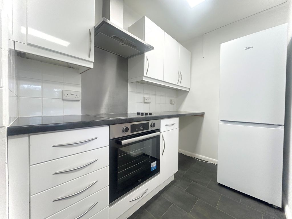 Property photo 2 of 10 6