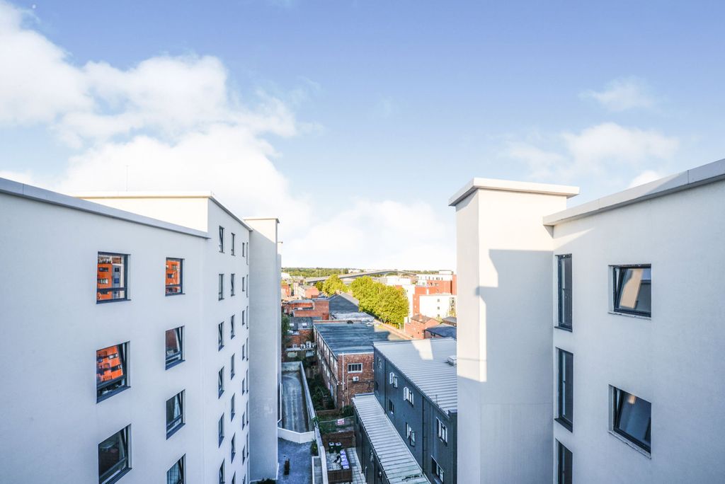 Additional image 8 of 1 bed flat for saleRoyal Crescent Apartments, Royal Crescent Road, Ocean Village SO14