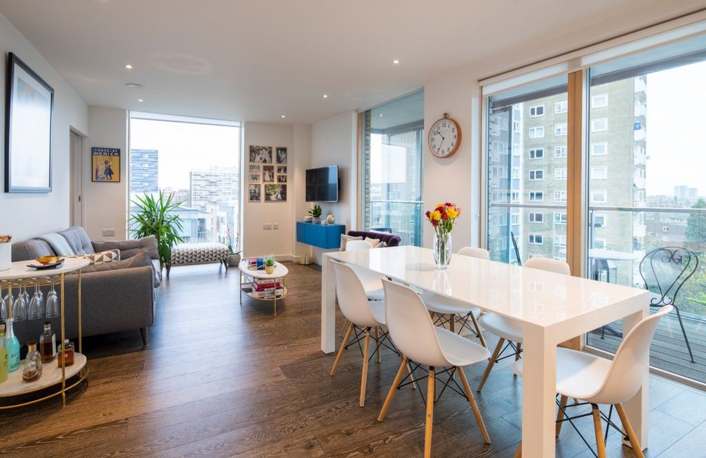 Property photo 2 of 10 Living Space