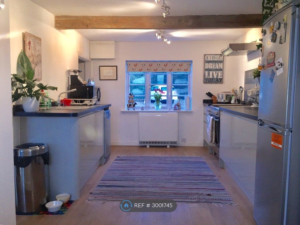 Property photo 2 of 10 Kitchen