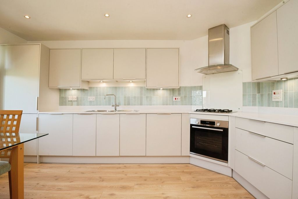 Property photo 2 of 15 Separate Kitchen