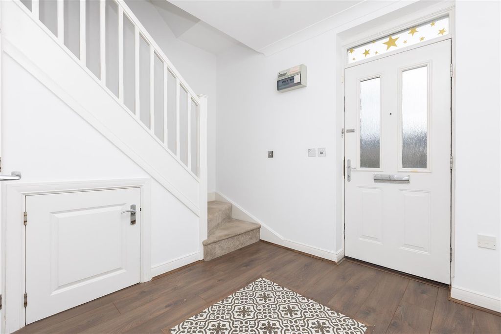 Property photo 2 of 15 Hallway