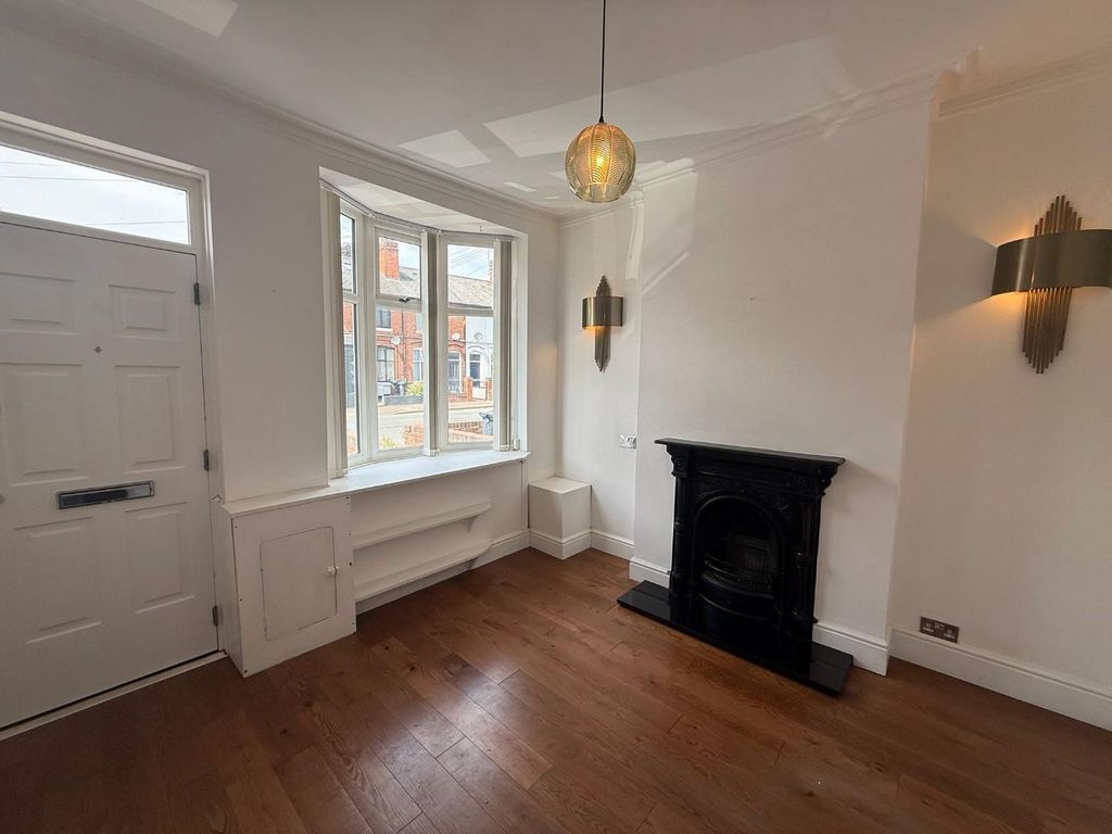 Property photo 2 of 11 Front Lounge