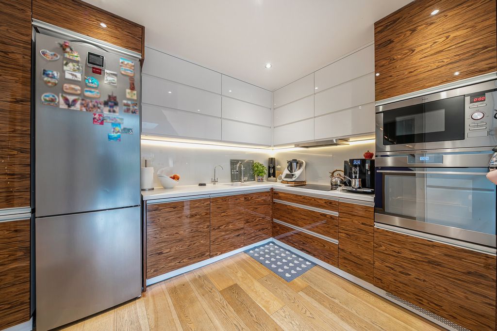 Property photo 3 of 12 Kitchen