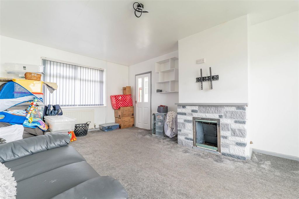 Property photo 2 of 20 Lounge