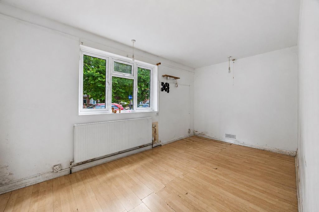 Property photo 3 of 31