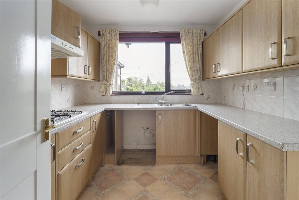 Property photo 3 of 19 Grove Crescent