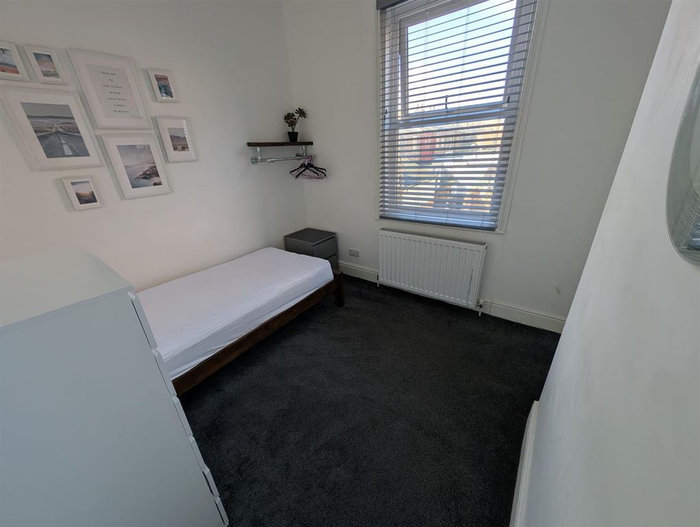 Property photo 3 of 8 Image002.Jpg