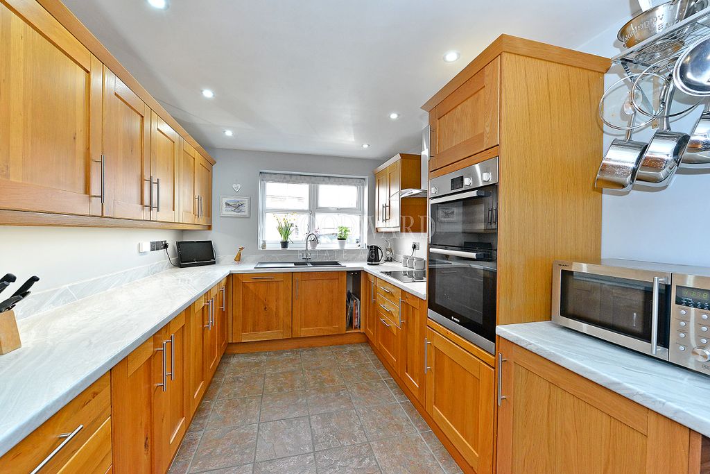 Property photo 3 of 20 Kitchen