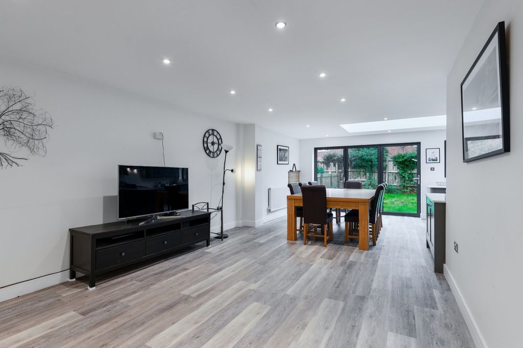 Property photo 3 of 25