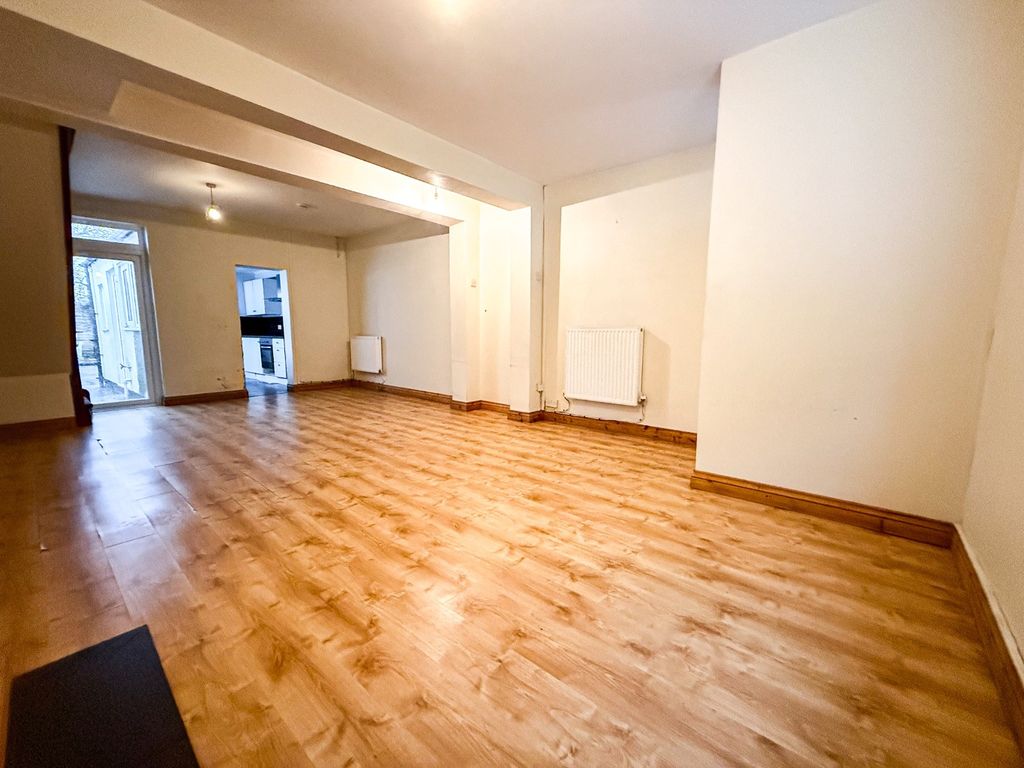 Property photo 2 of 10 4702366