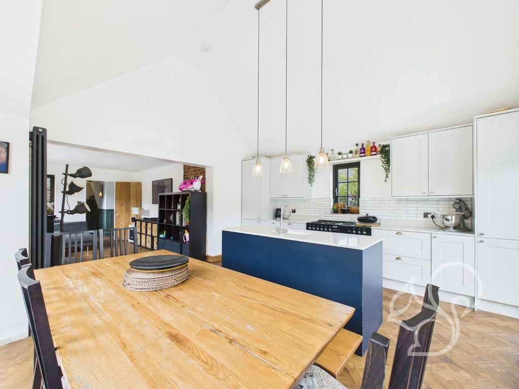 Property photo 3 of 24 Cam05287G0-Pr0037-Still013.Jpg