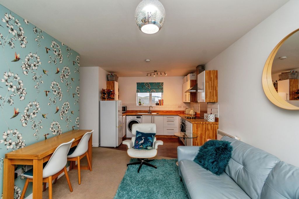 Property photo 2 of 15 Lounge / Kitchen