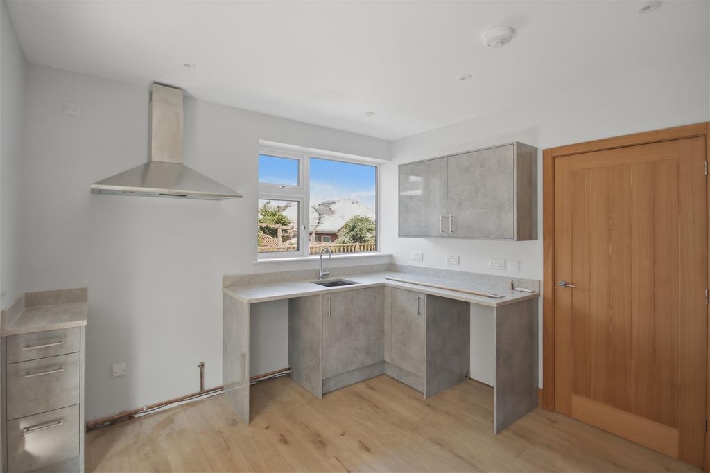 Property photo 2 of 16 Kitchen
