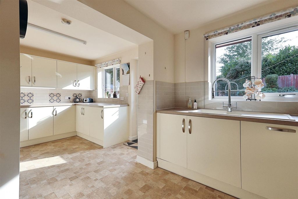 Property photo 2 of 20 Marshall Close Calverton, Nottingham, Ng14 6Re