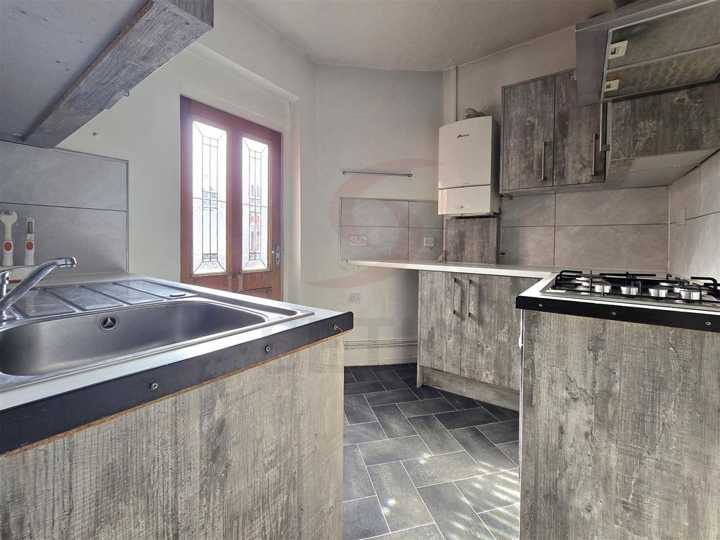 Property photo 2 of 8 Kitchen