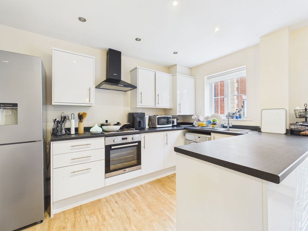 Property photo 3 of 13 Kitchen Area