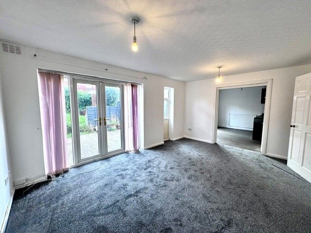 Property photo 3 of 10 Lounge