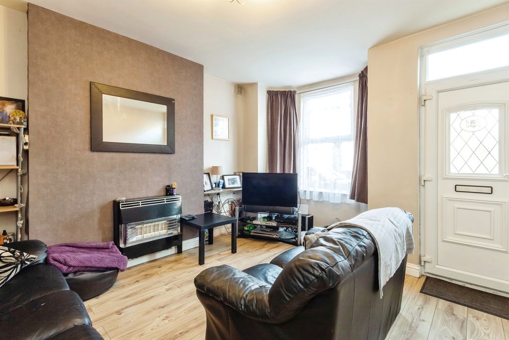 Property photo 2 of 17