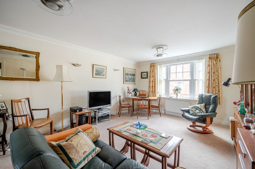 Property photo 2 of 11