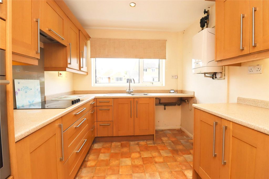 Property photo 2 of 7 Kitchen