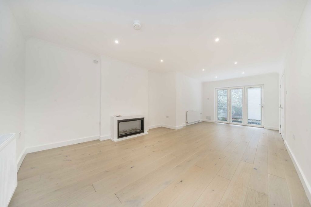 Property photo 2 of 7
