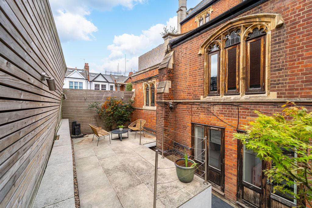 Property photo 3 of 18 Ndb09349-Edit