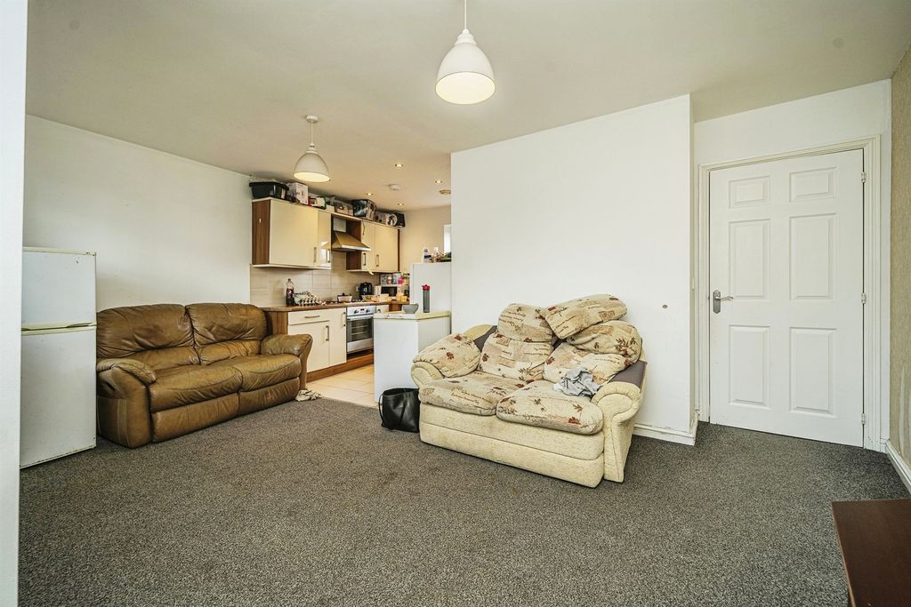 Property photo 2 of 9