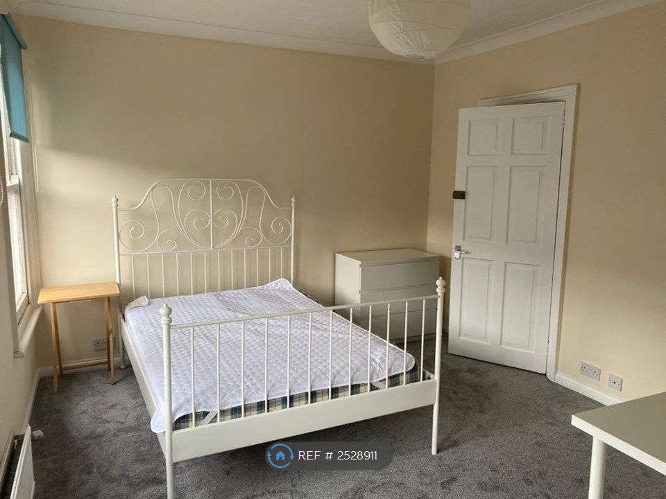 Property photo 1 of 10 Bedroom